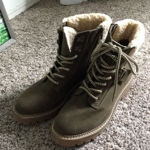 Universal Thread winter booties
